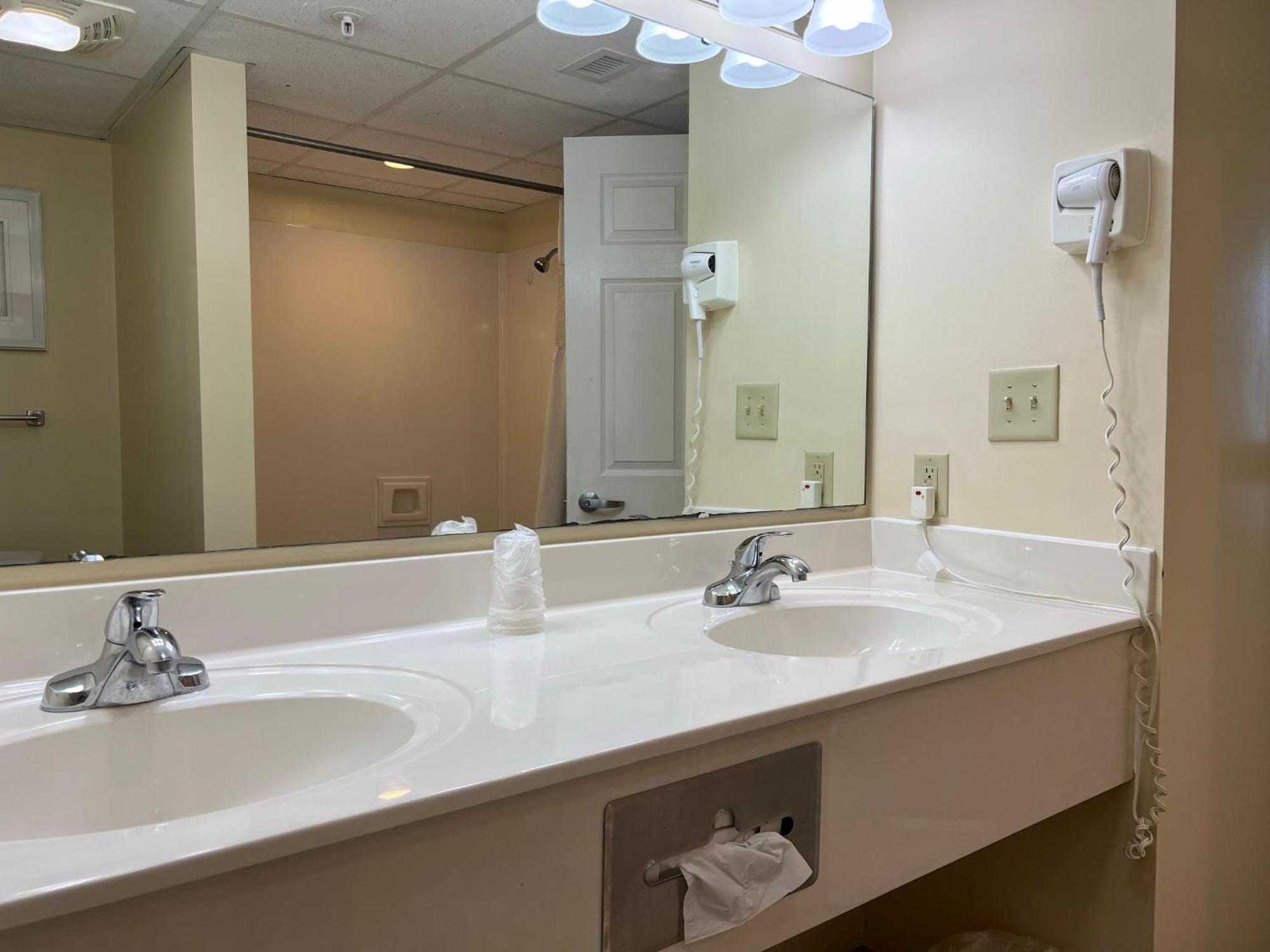 Вилла 2501 S Ocean Blvd, 0811 - Ocean Front Sleeps 6 Миртл-Бич Экстерьер фото